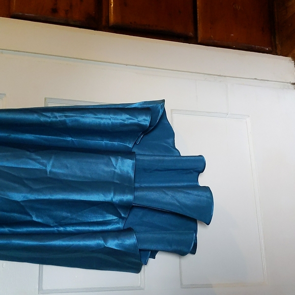 Evening halter dress - Picture 2 of 4